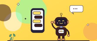 Улыбающийся робот машет рукой рядом со смартфоном, на экране жёлтые и тёмные пузыри сообщений, над роботом облачко с многоточием